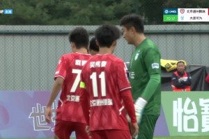 出击被过掉后果断选择禁区外手球！若你是这位门将，你会怎么做？ 全场录像